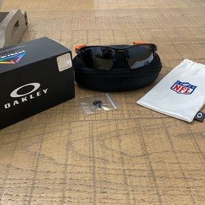 (Authentic) Miami Dolphins Oakley Sunglasses. UNISEX